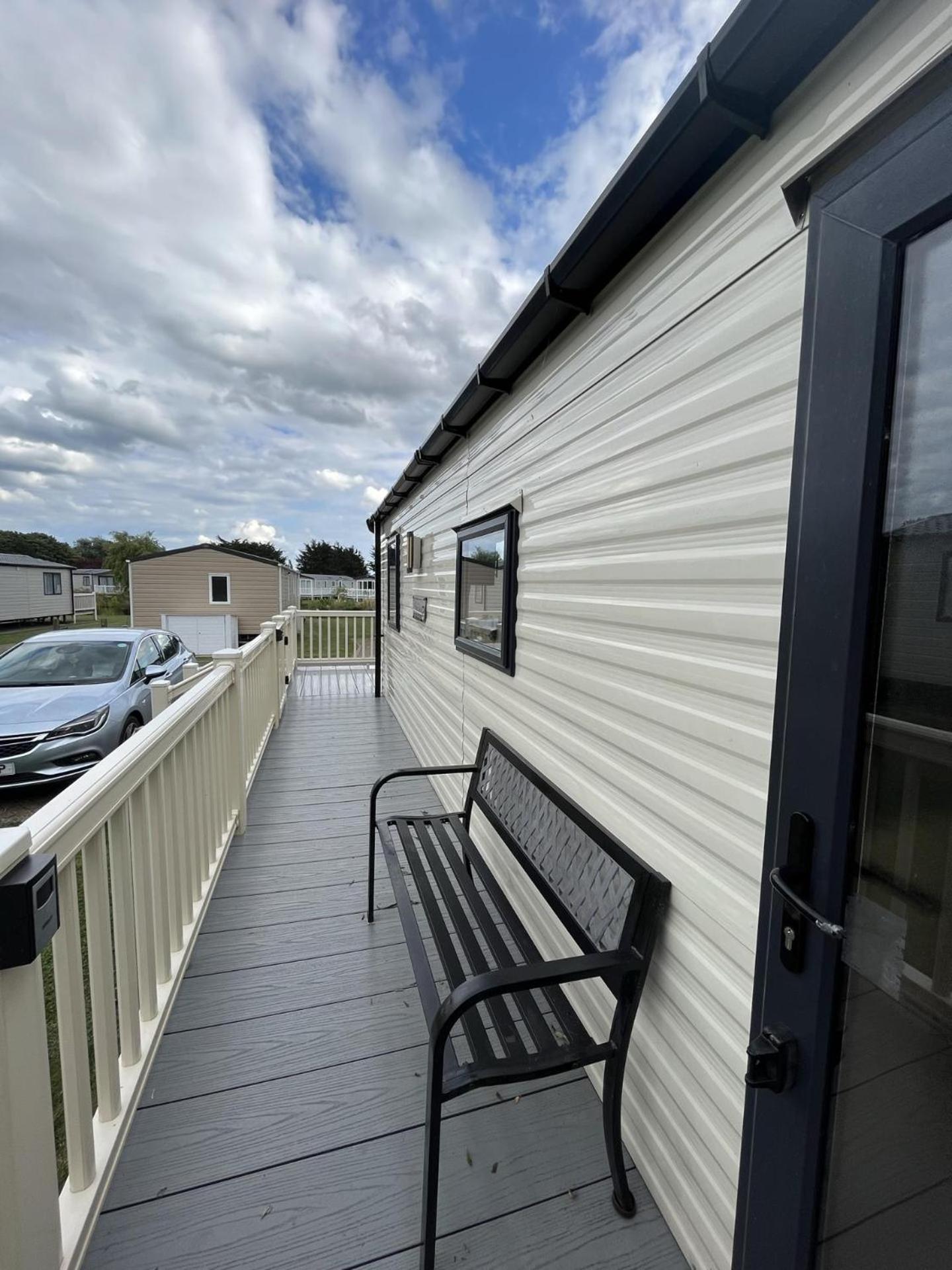 Premium Location - Sleeps 6 - Caravan On The Lakes * Mablethorpe