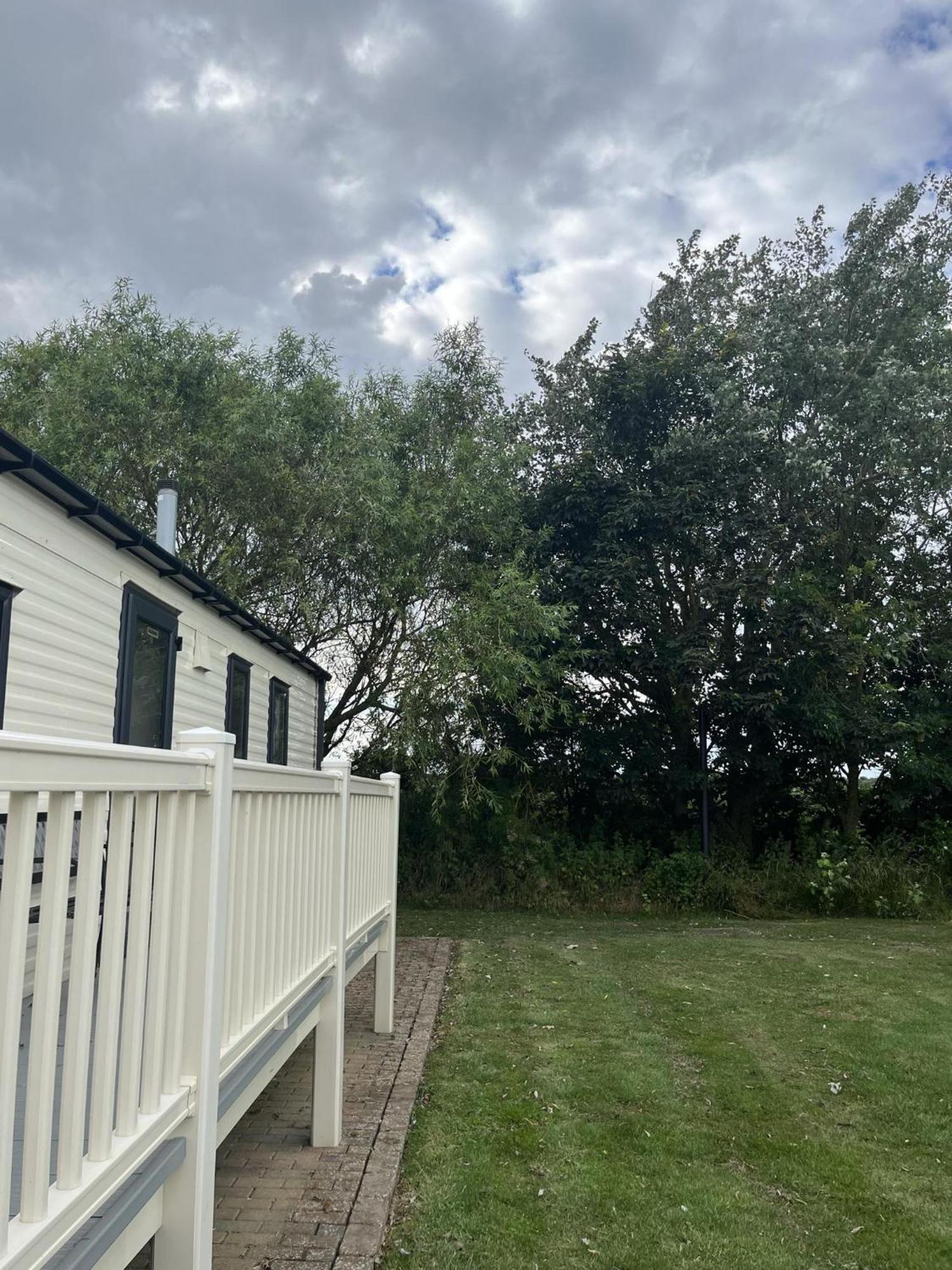 Premium Location - Sleeps 6 - Caravan On The Lakes *