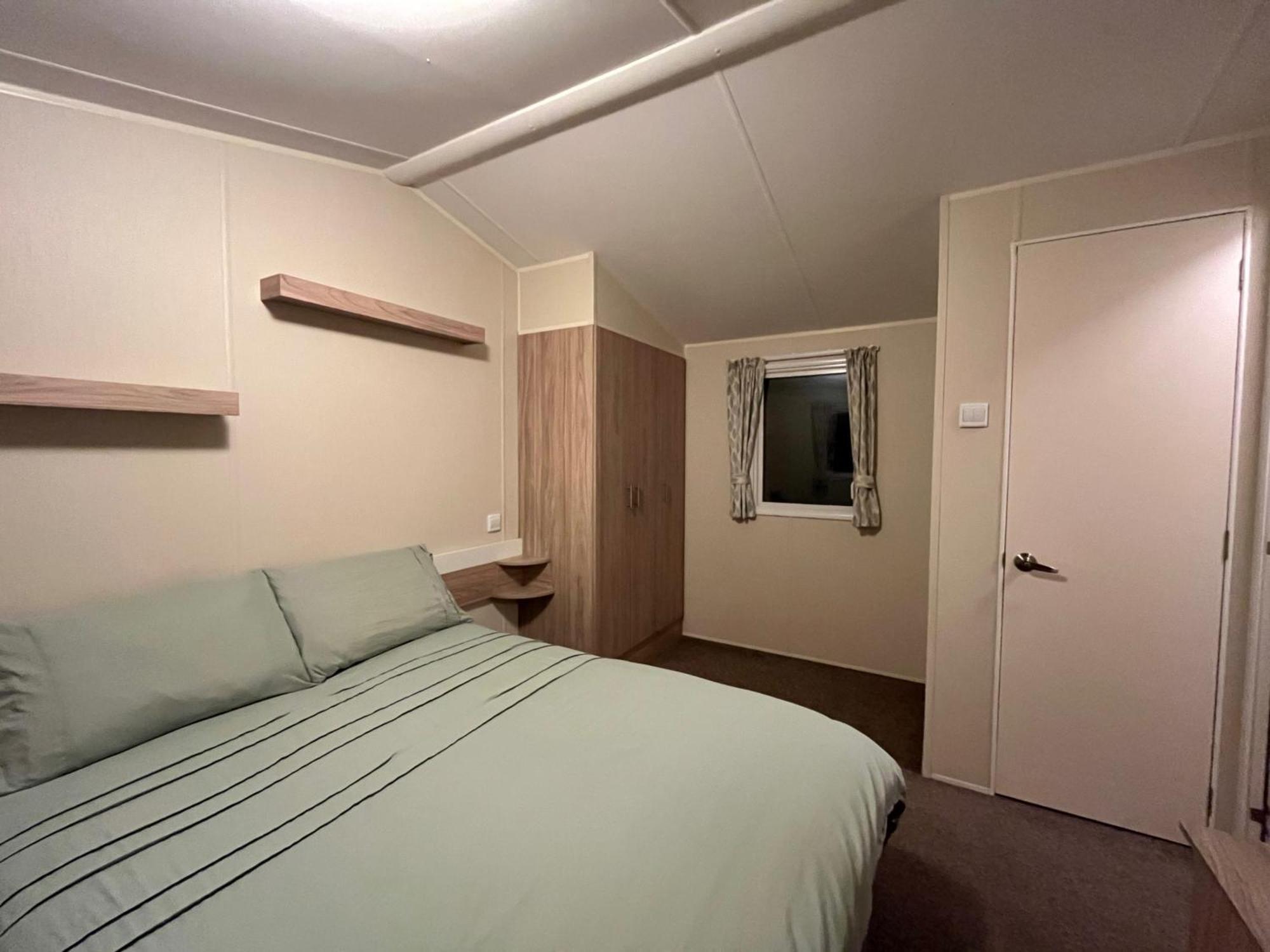 Premium Location - Sleeps 6 - Caravan On The Lakes Chalet Mablethorpe