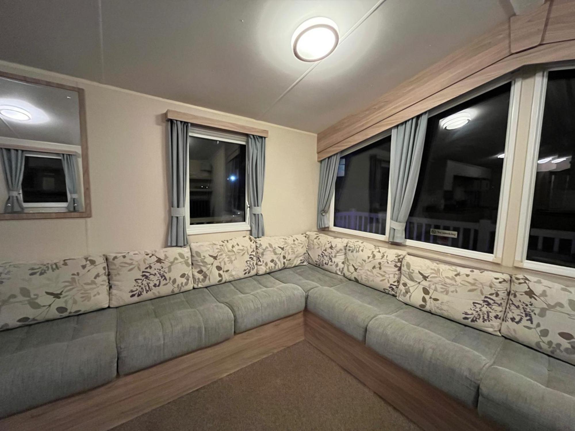 Premium Location - Sleeps 6 - Caravan On The Lakes Chalet *